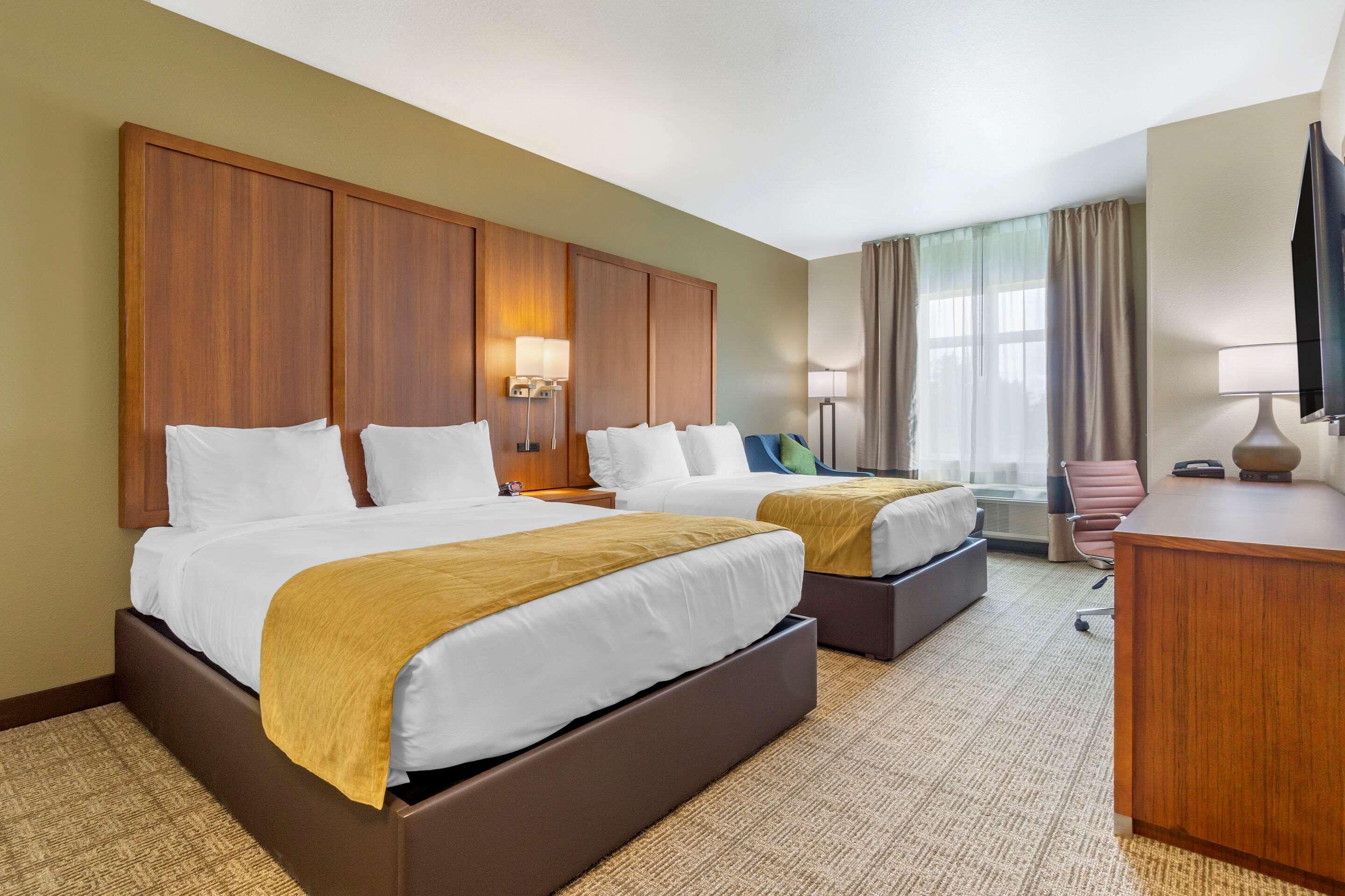 Comfort Inn & Suites Lakewood By Jblm Esterno foto