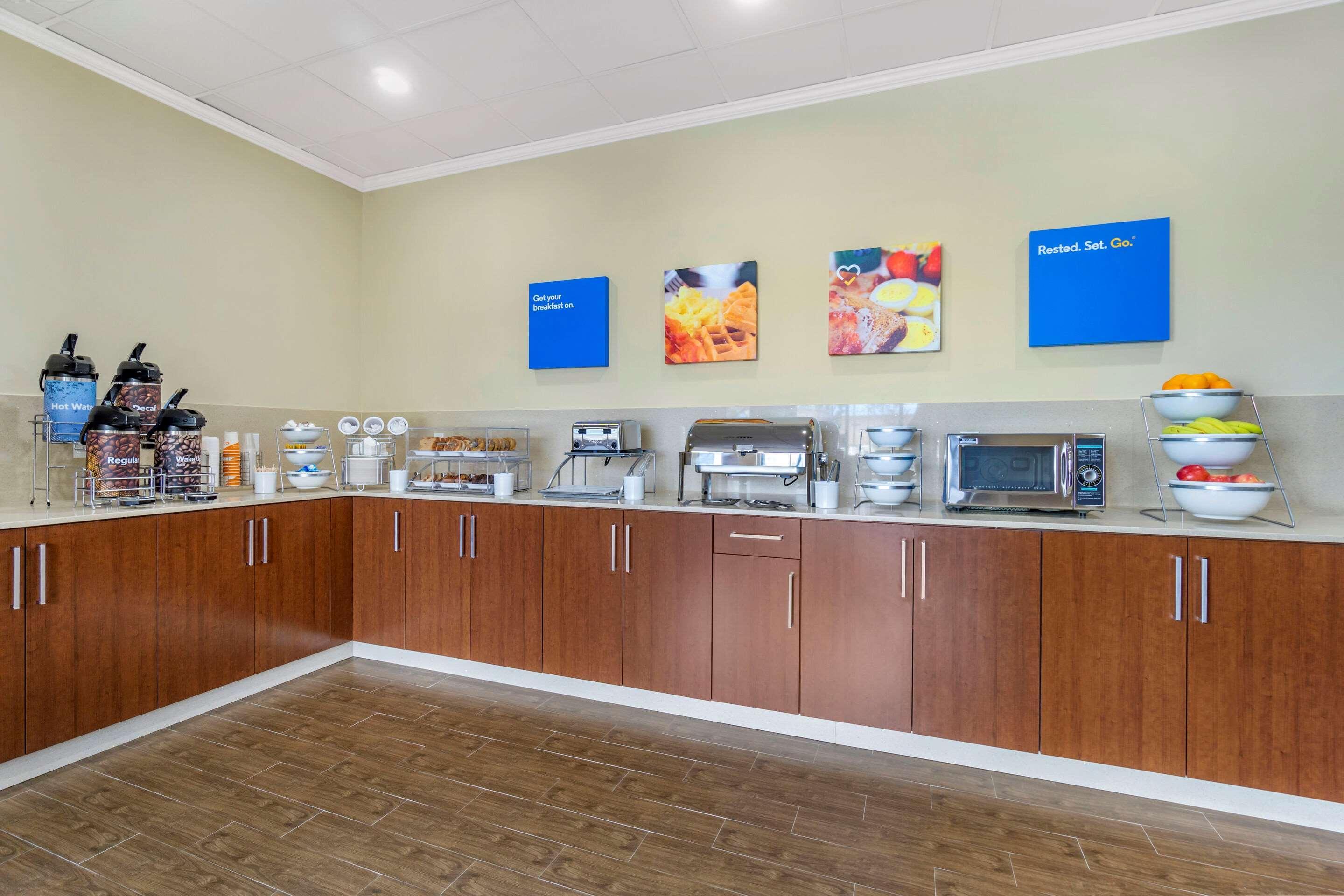 Comfort Inn & Suites Lakewood By Jblm Esterno foto