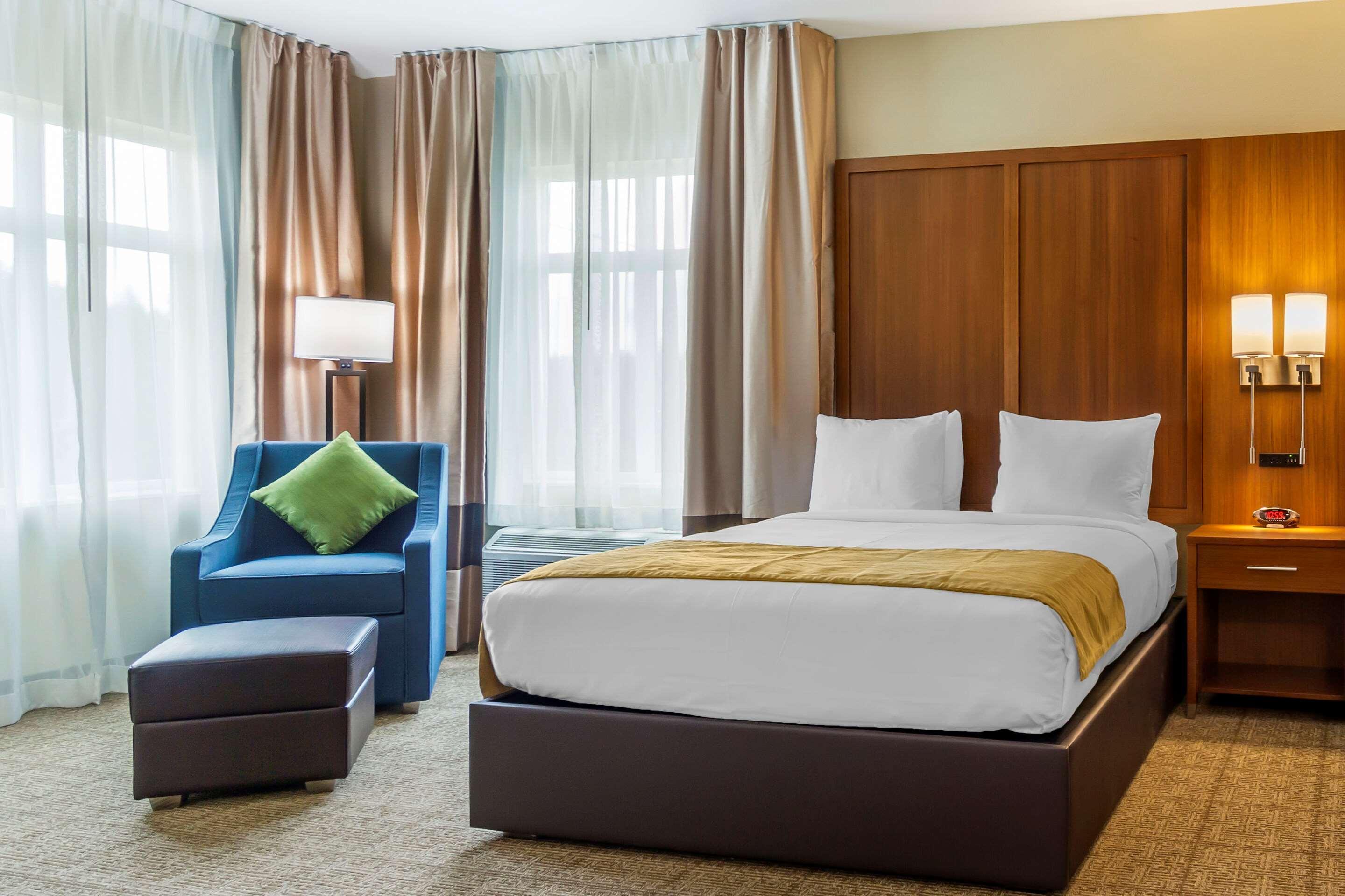 Comfort Inn & Suites Lakewood By Jblm Esterno foto