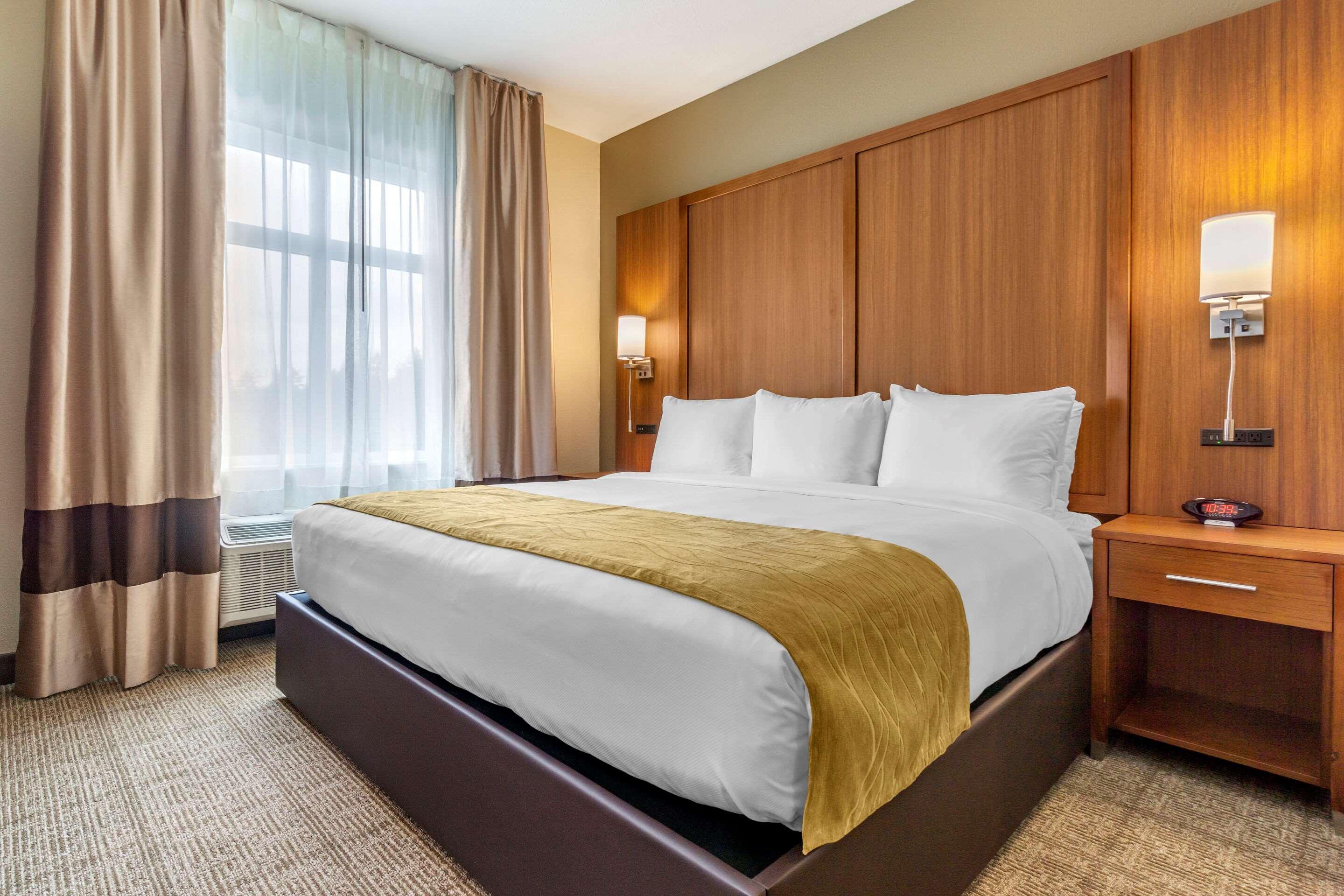 Comfort Inn & Suites Lakewood By Jblm Esterno foto