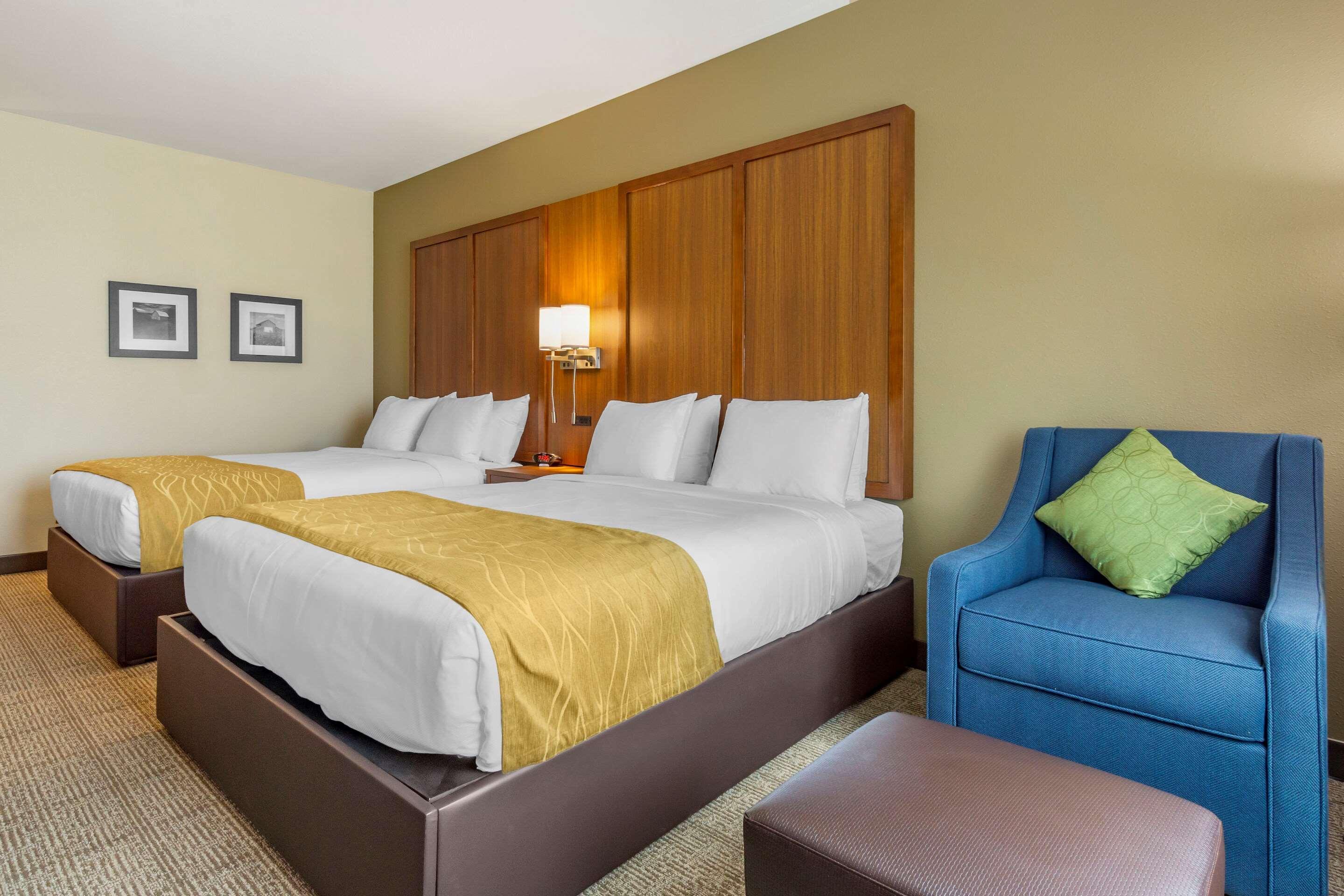 Comfort Inn & Suites Lakewood By Jblm Esterno foto