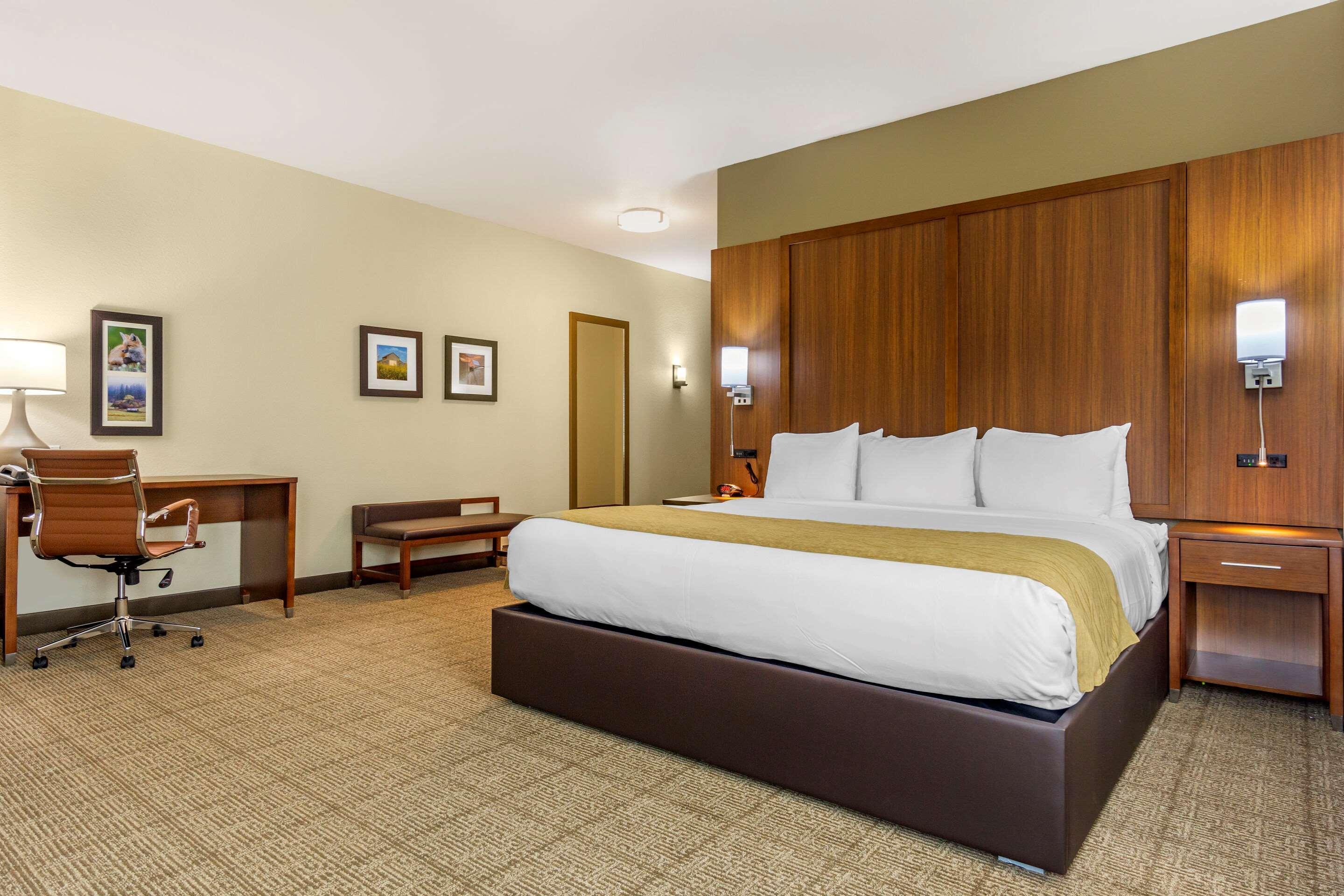 Comfort Inn & Suites Lakewood By Jblm Esterno foto