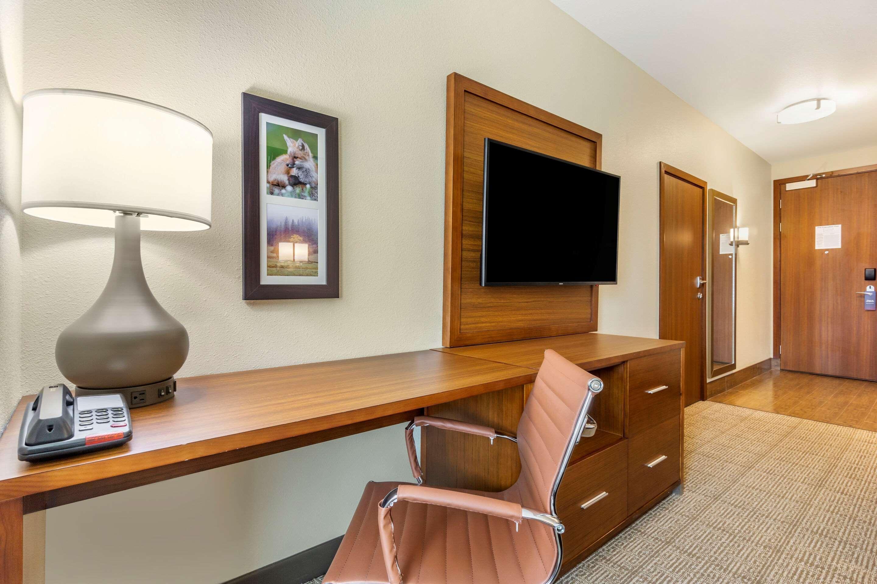Comfort Inn & Suites Lakewood By Jblm Esterno foto