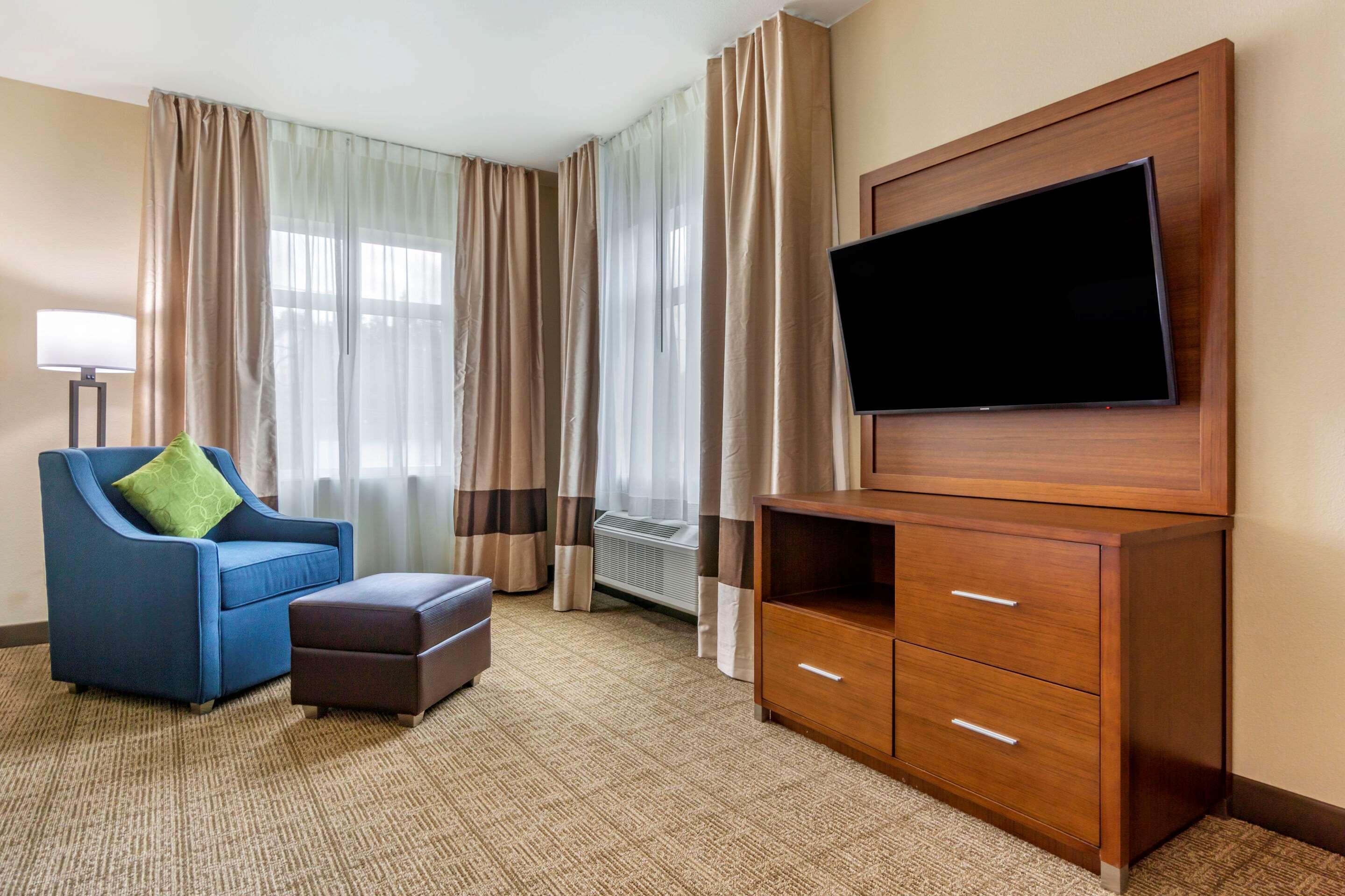 Comfort Inn & Suites Lakewood By Jblm Esterno foto