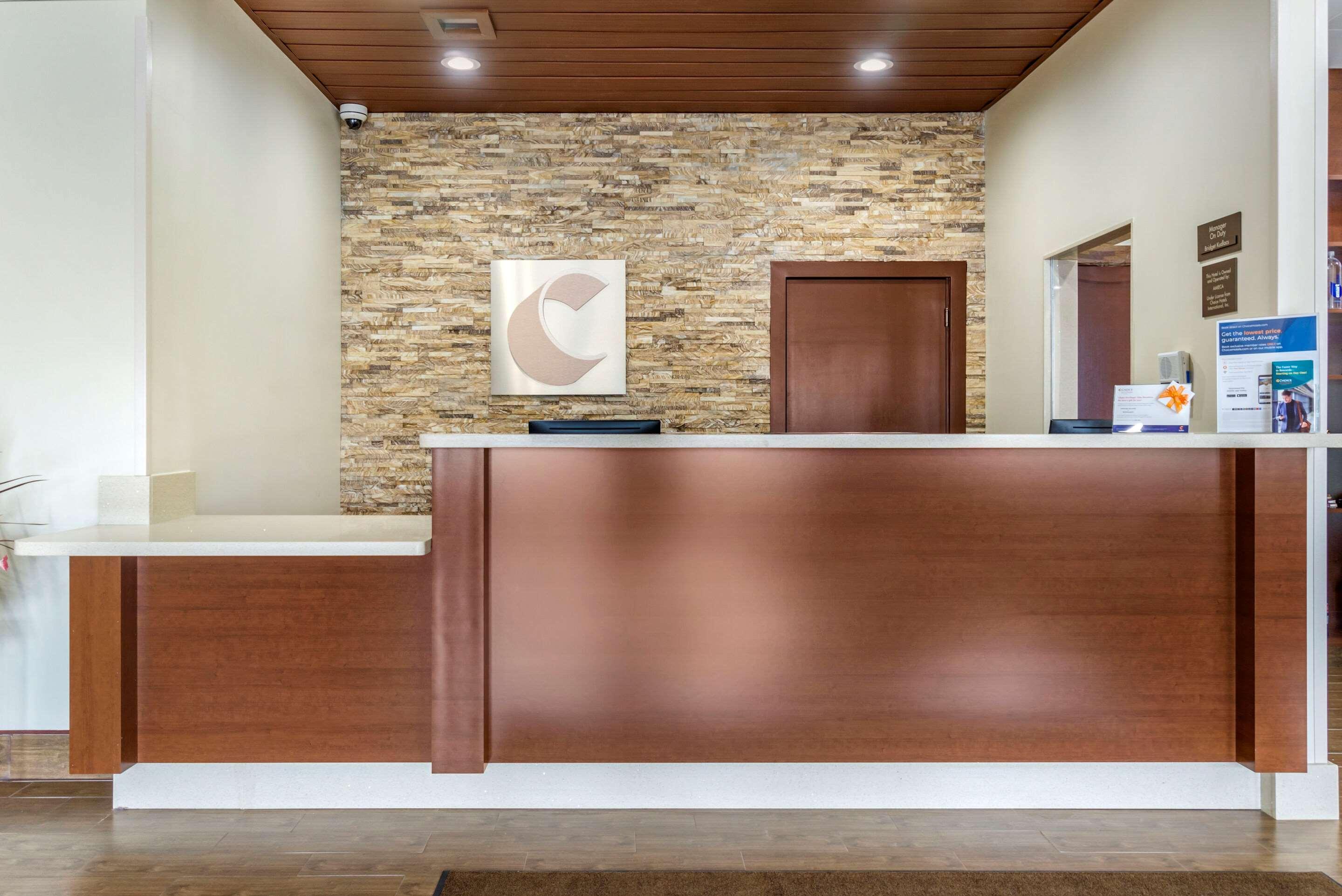 Comfort Inn & Suites Lakewood By Jblm Esterno foto